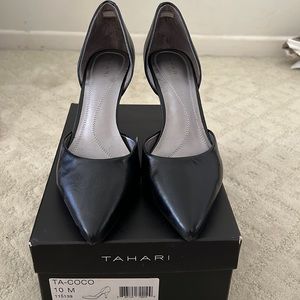 Tahari Black Pumps. Never worn. Brand New in Box. Size 10